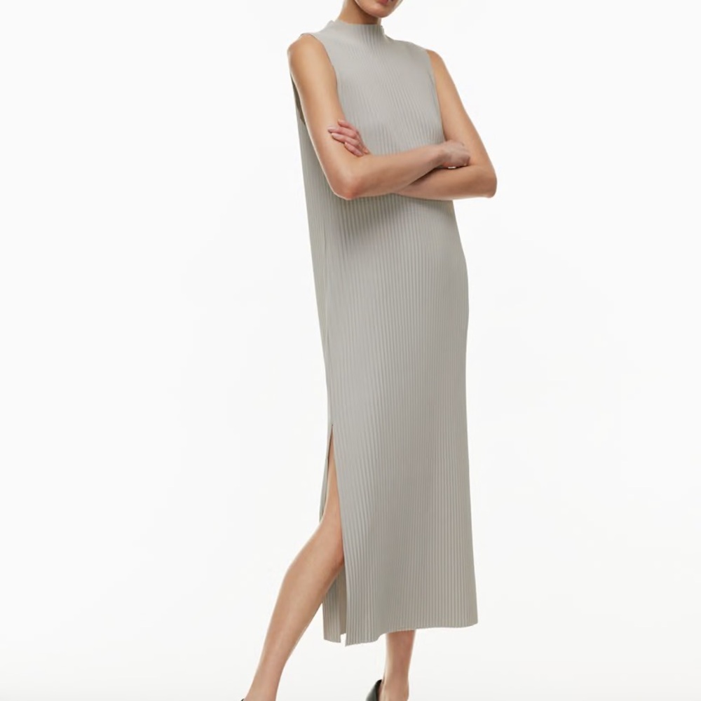 BNWT Aritzia Optimize dress in Ashen
